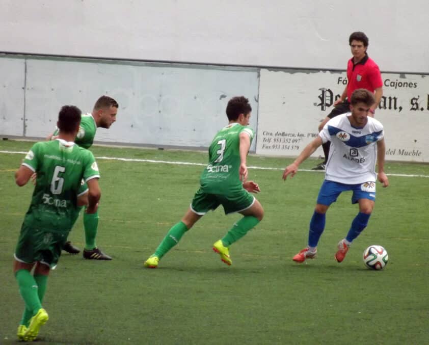 Javi Del Moral Intenta Irse De Un Contrario En El Partido De Esta Mañana.