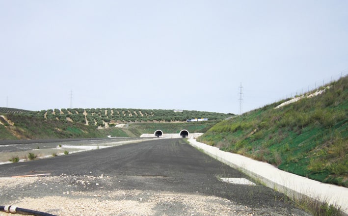 Tramo De La Plataforma Para El Ave A La Salida De Los Túneles De Quejigares