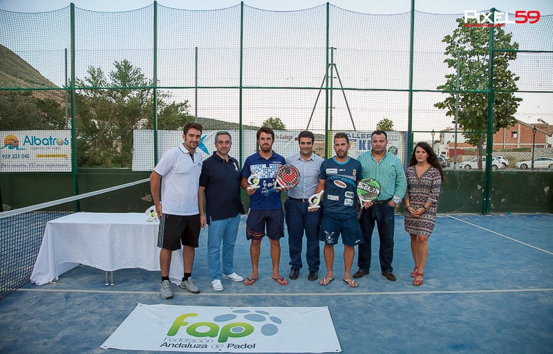 Organización Y Autoridades Durante La Entrega De Trofeos A Los Primeros. Foto: Pixel59