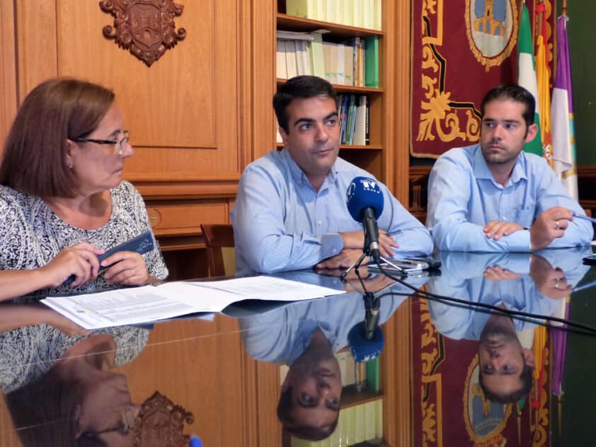 Matilde Ortiz, Joaquín Camacho Y Joaquín Ordóñez Durante La Rueda De Prensa.