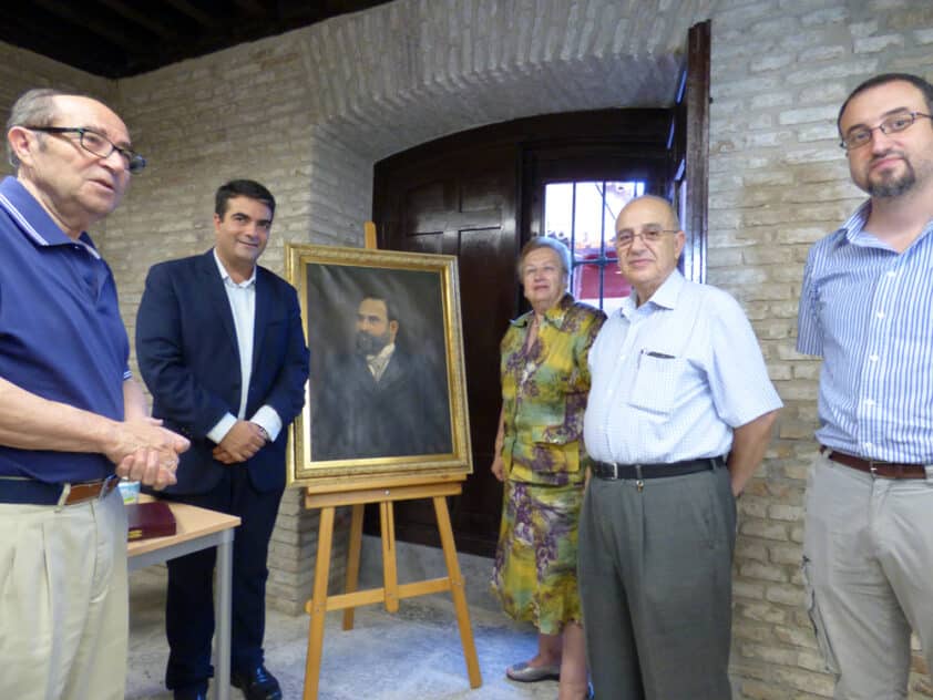 José Arenas, Joaquín Camacho Y La Familia Jiménez Fernández, Junto Al Retrato De Garzón Pérez