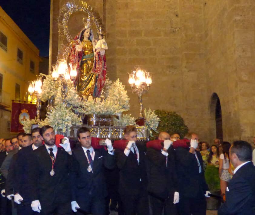 La Virgen De La Caridad A Su Salida Desde La Iglesia De La Encarnación. Foto: Paco Castillo