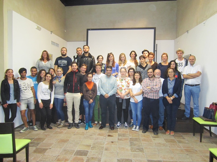 Participantes, Organizadores Y Autoridades Durante La Inauguración Del Curso En El Pósito