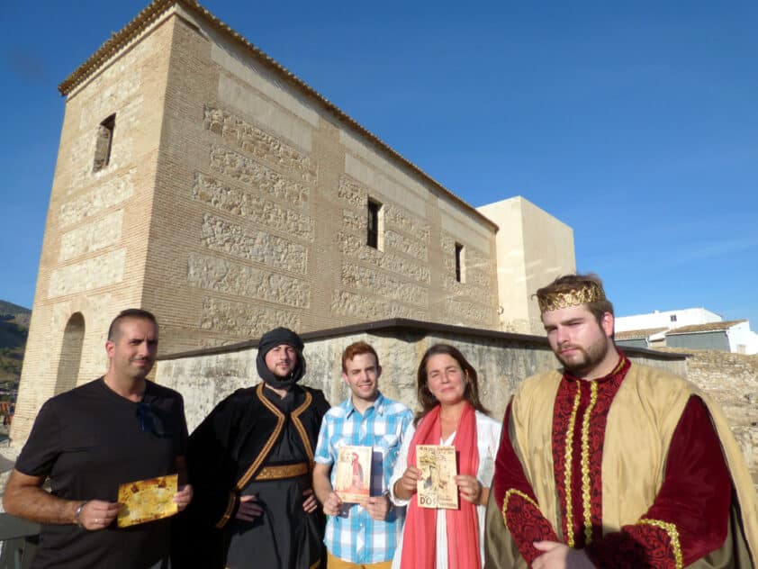 Miembros De La Asociación Junto A Boabdil Y Fernando El Católico. Foto: A. M.