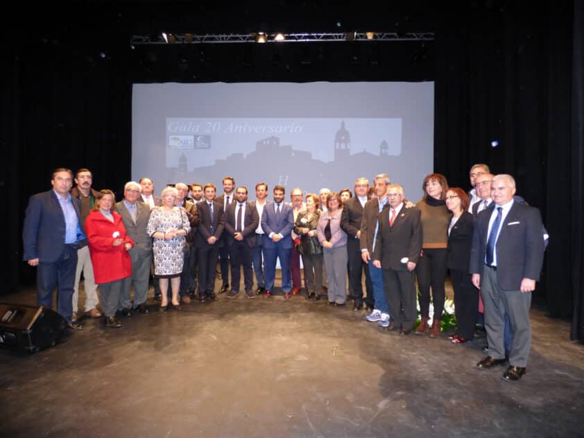 Homenajeados Junto A Directivos De La Alci Y Representantes Políticos Y Empresariales. A.m.