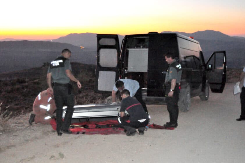 Tras El Rescate, Se Ultiman Los Preparativos Para El Traslado Del Cadáver. Foto: J. Martinez