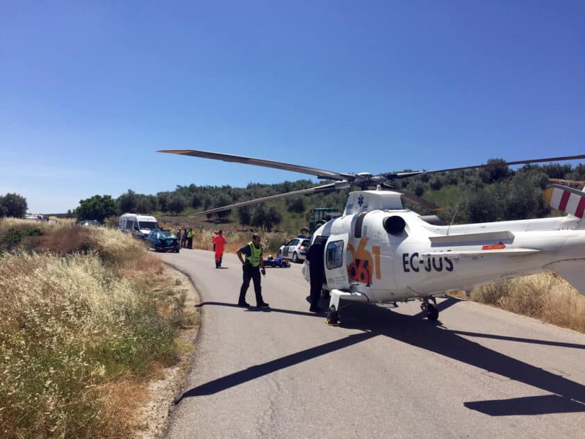 Momento En El Que El Helicóptero Se Prepara Para Trasladar Al Herido. Foto: JosÉ A. Arco