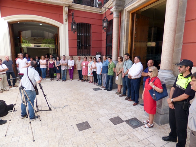 Concentración Celebrada Esta Misma Mañana Contra El Atentado, Presuntamente De Isis.