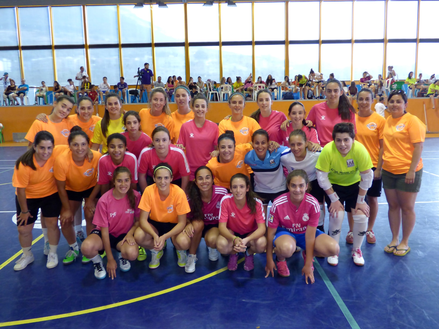 Los Dos Equipos Finalistas Posan Antes De Comenzar El Partido. Foto: Paco Castillo.