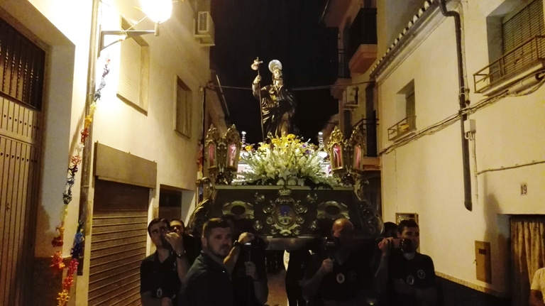 La Imagen Durante Su Desfile Por Las Calles Del Barrio Alto.