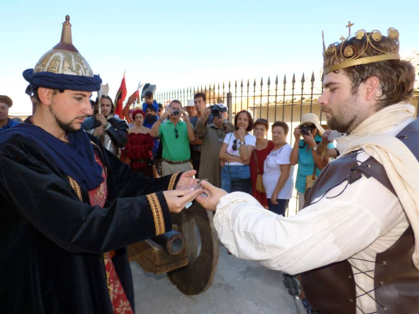 Momento En El Que Boabdil Entrega Las Llaves De La Ciudad Al Rey Fernando. Foto: P. Castillo