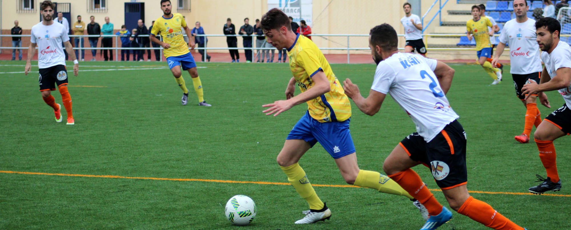 El Local Joaquín Intenta Marcharse De Choco En El Partido De Esta Tarde