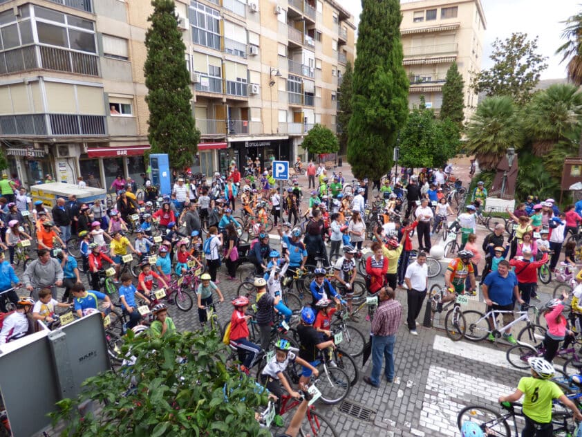 Muchos Ciclistas Se Habían Concentrado En La Plaza De La Victoria Para Participar En La Actividad