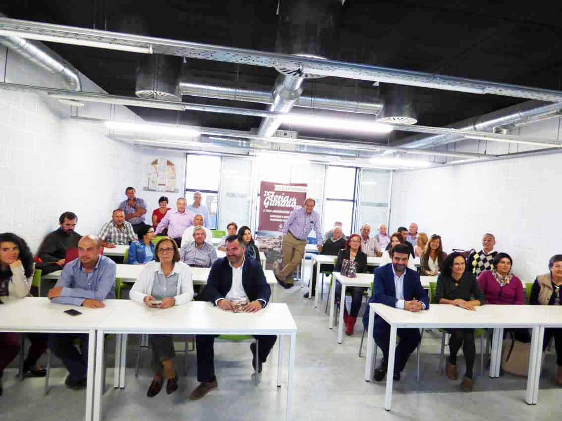 Aspecto De La Sala Donde Daban Comienzo Las Ponencias Técnicas De Las Jornadas.