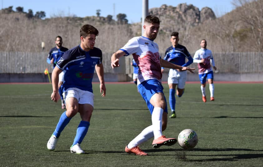 Keko En Una Acción Del Partido De Esta Mañana Ante Un Jugador Del Maracena.