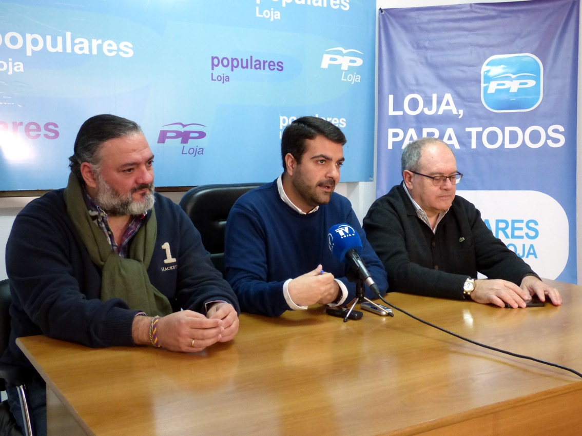 García, Camacho Y Ayllón, En Rueda De Prensa. Calma