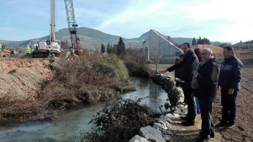 Vázquez, Campos Y Otros Miembros De La Asociación En Las Obras Junto Al Río Genazar. J.mª.j.