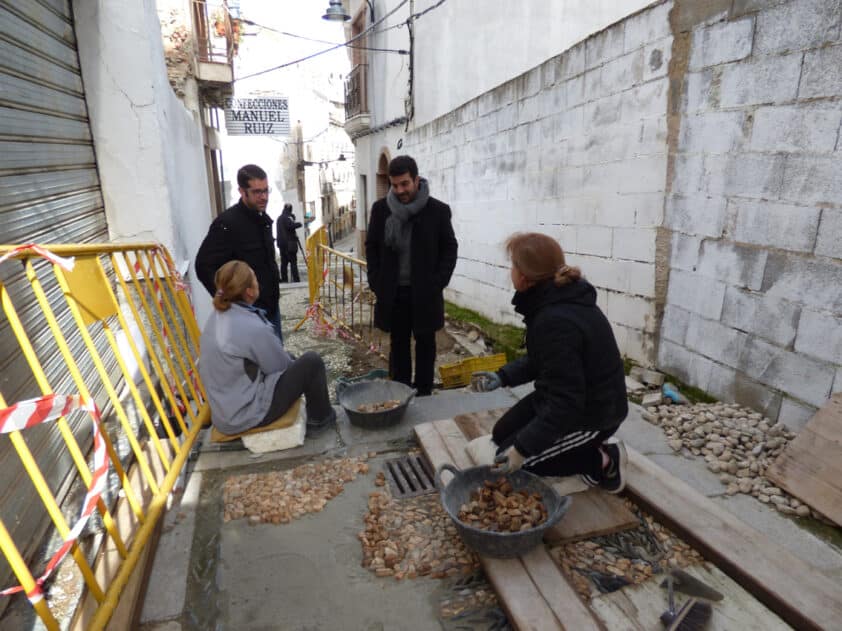 El Alcalde Y El Concejal De Urbanismo Visitan Las Obras De La Calle Gallego Burín. Calma