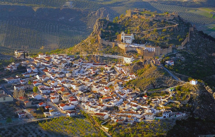 Vista Aérea De La Localidad De Moclín Por Donde Discurre Una Vía Del Camino De Santiago.