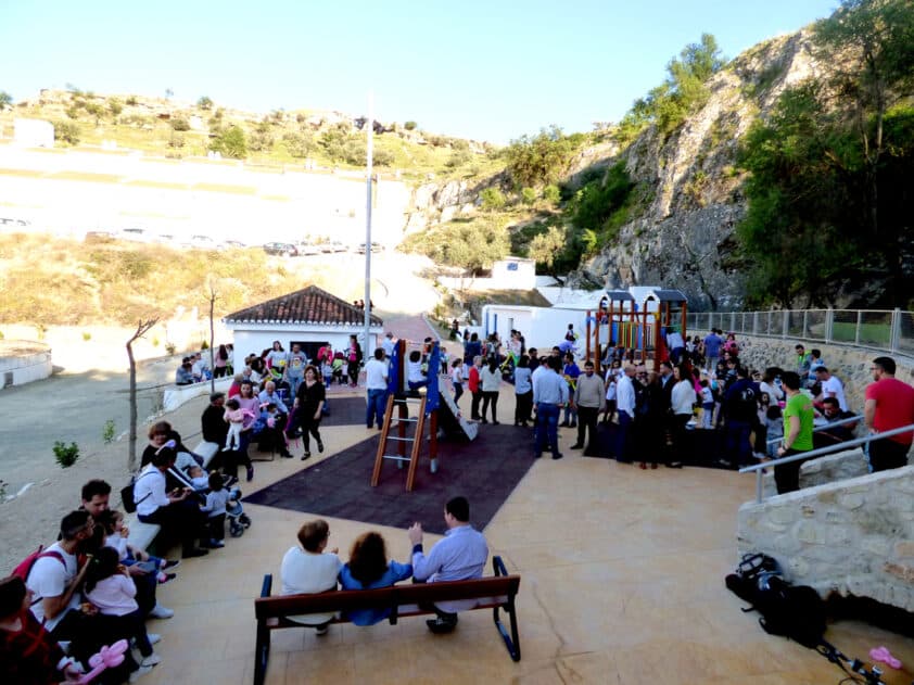 Decenas De Niños Se Dieron Cita En La Jornada Inaugural Del Parque Infantil. A. M.