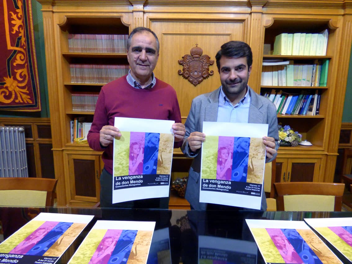 El Concejal De Cultura Y El Alcalde De Loja, Durante La Presentación De La Obra. Foto: J.m.jimÉnez