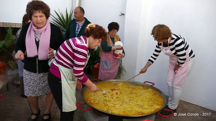 El Domingo Se Organizó Una Gran Paella. Foto: JosÉ Conde.