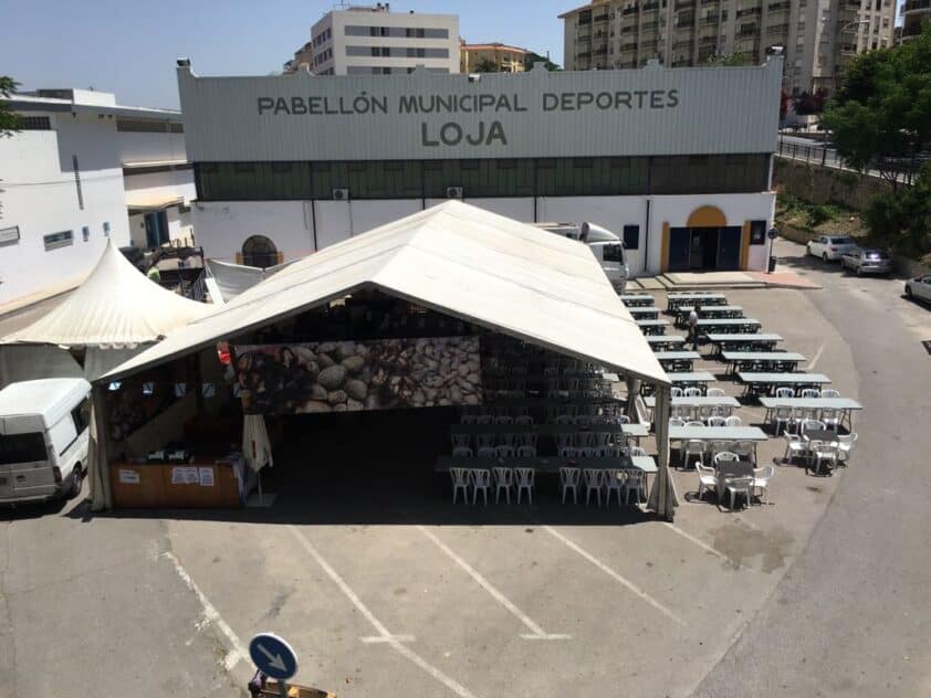 La Carpa De La Feria Del Marisco Gallego Está Instalada En Los Aparcamientos Del Pabellón. A. M.