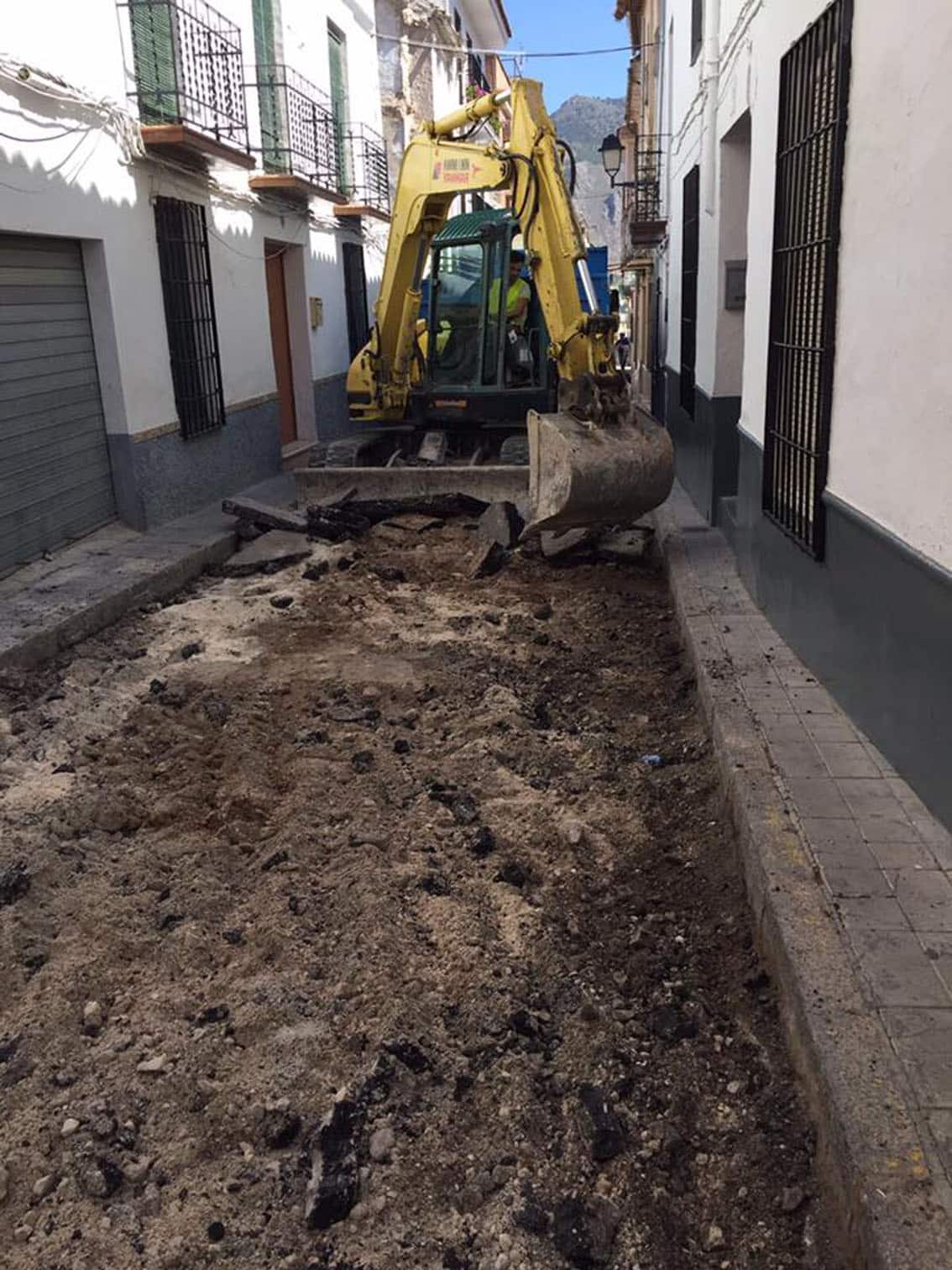 La Maquinaria Ya Está Rompiendo El Pavimento De Las Calles Afectadas. Foto: El Corto