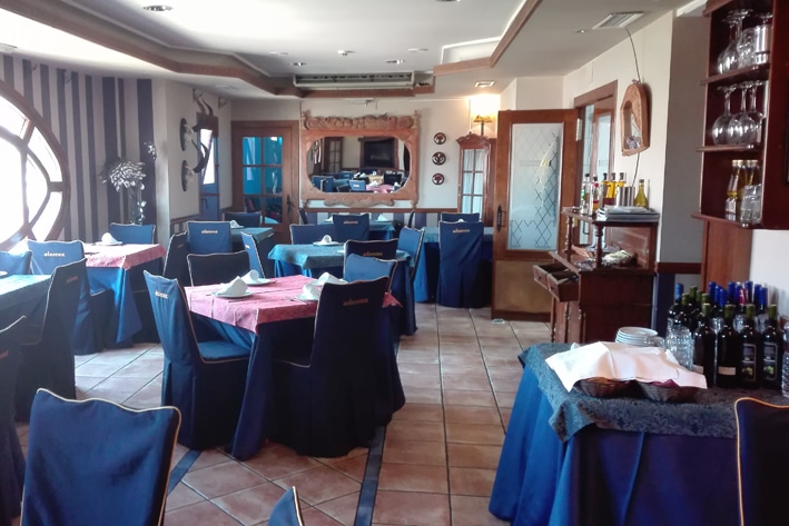 Al Comedor Principal Se Han Unido Otros, Adecuados Para Diferentes Eventos O Reuniones.