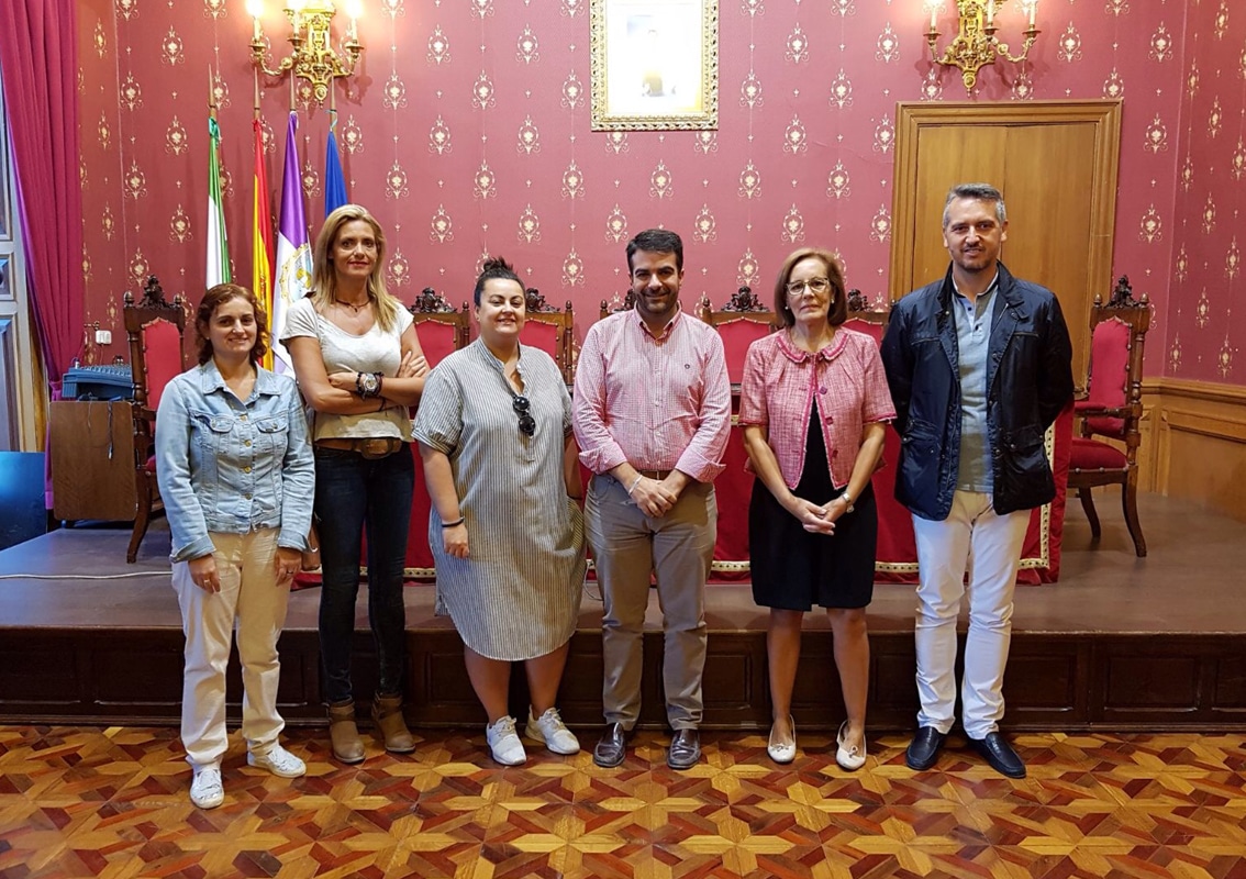 Toma De Posesión De Las Tres Nuevas Trabajadoras Municipales. Foto: Calma