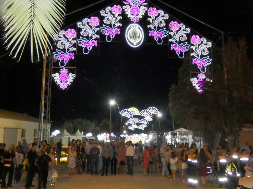 Momento Del Encendido De La Portada Del Ferial En La Noche Del Viernes. Foto: P. C.