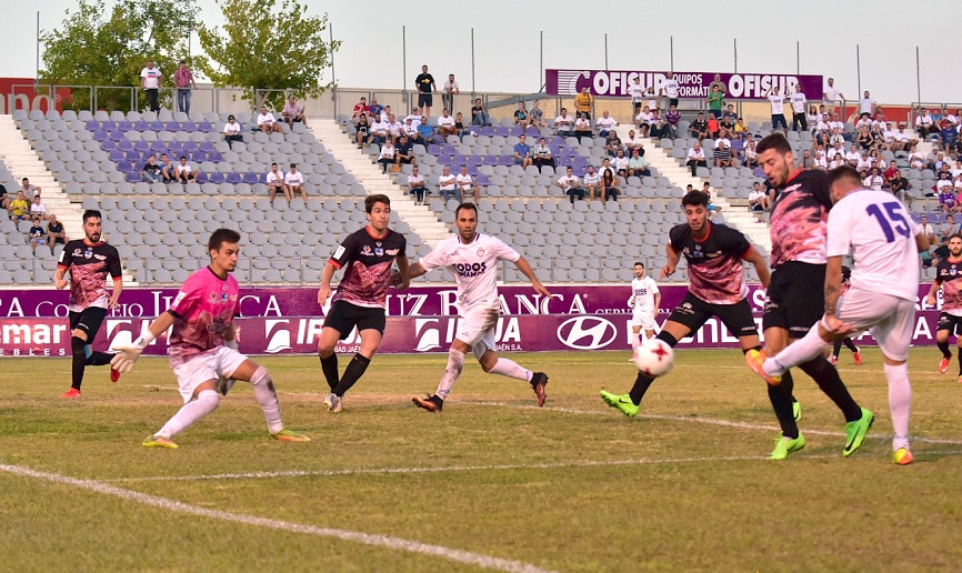 Vera Golpea Para Conseguir El único Gol Del Encuentro. Foto: Realjaen.com