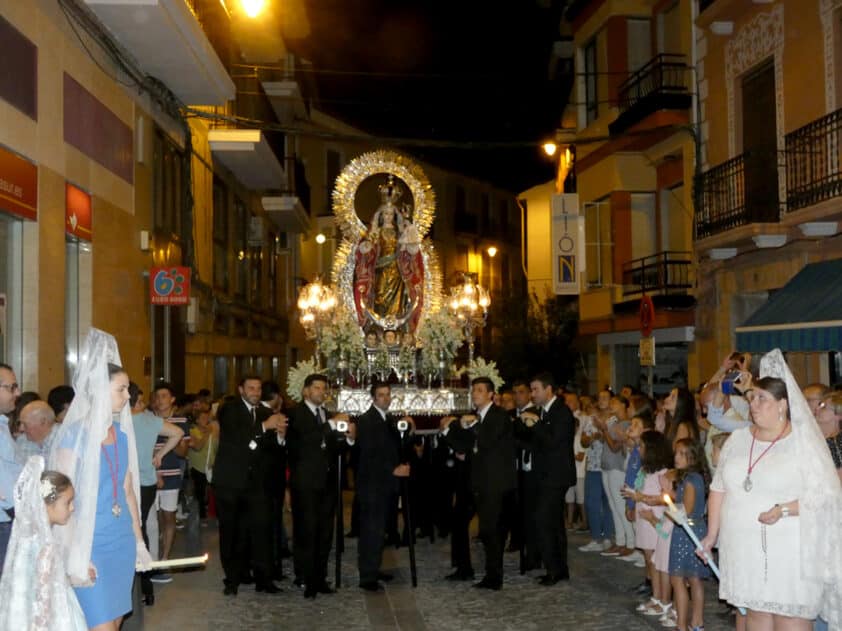 La Virgen De La Caridad En Su Desfile Procesional