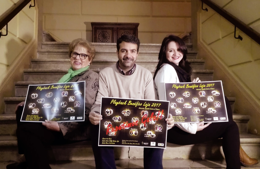 Ana Ávila, Joaquín Camacho Y Ana Belén Calvo Con Los Carteles Anunciadores De La Gala.