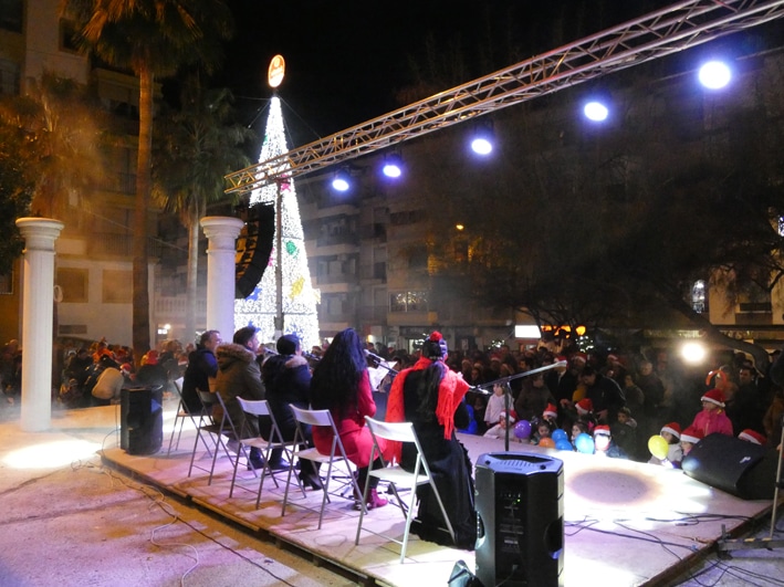 El Comienzo De Actividades De Navidad Se Produjo En Medio De Una Fiesta En El Parque De Los Ángeles