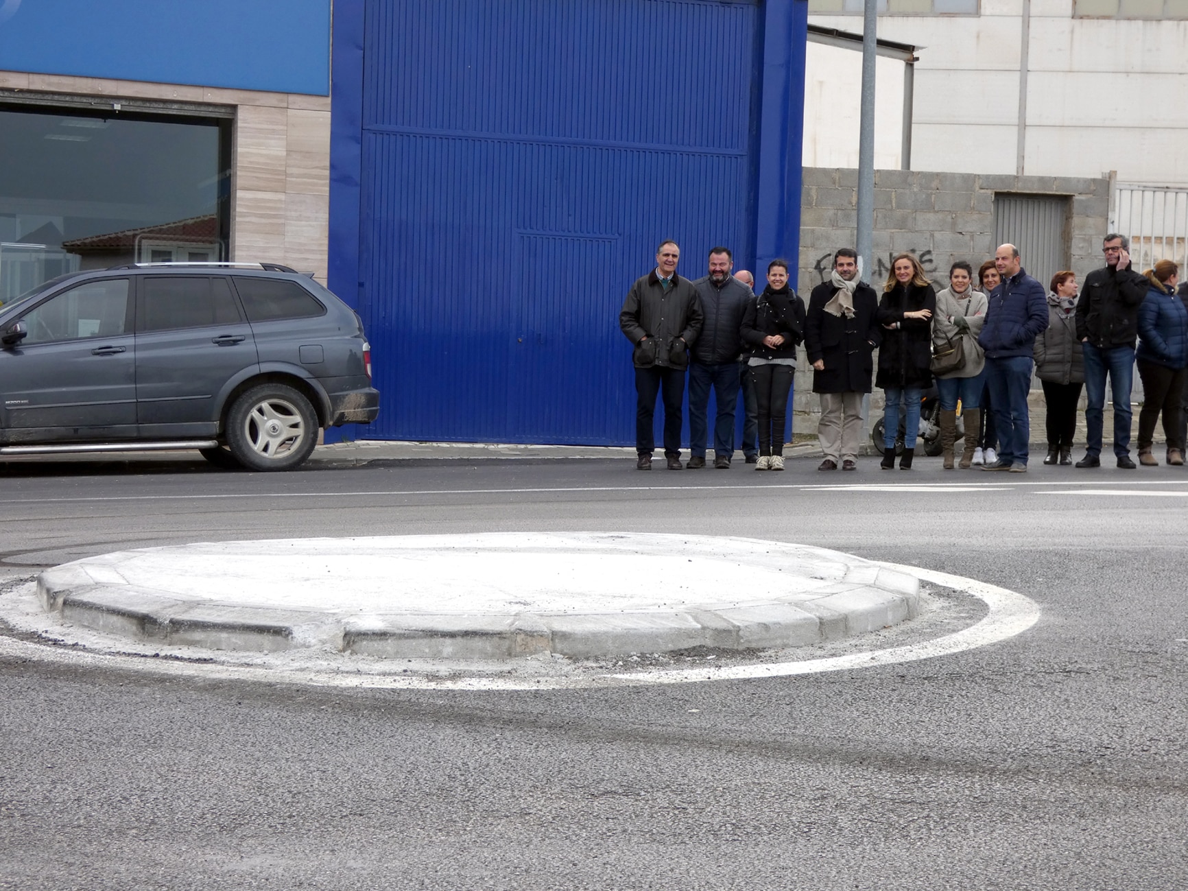 Momento De La Visita Del Pp A La Polémica Rotonda, En El Polígono Fuente Santa