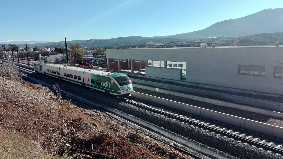 El Tren Auscultador De Adif Circulando Por El Entorno De La Estación Del Ave De Loja El Pasado 1 De