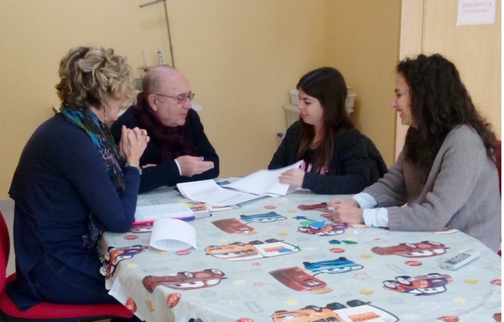 Momento Del Encuentro Celebrado Para Evaluar El Curso Pasado Y Establecer Criterios Para Este Año.