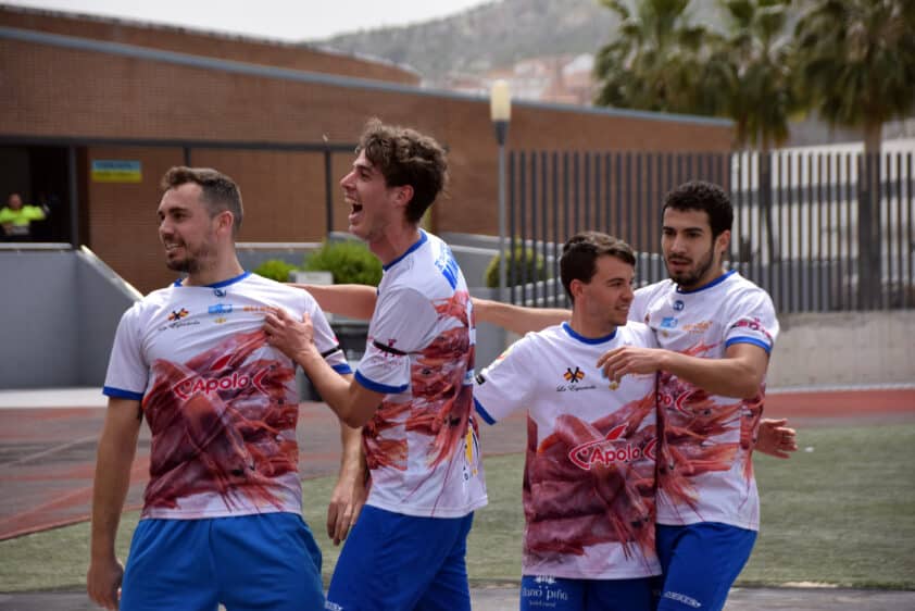 Los Jugadores Lojeños Celebran Uno De Los Goles De Antonio López Durante El Partido.