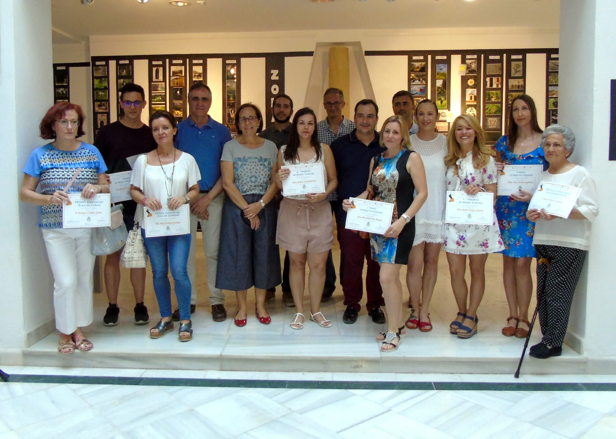 Los Participantes Premiados Posan Durante El Acto En El Espacio Joven. Foto. A. Matas