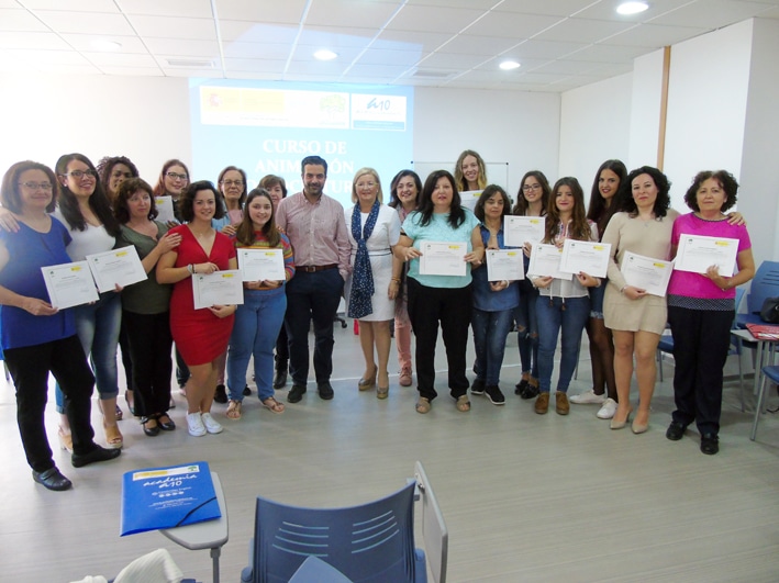 Mujeres Participantes, Autoridades Y Organizadores Del Curso Formativo. Foto: J.mªj.