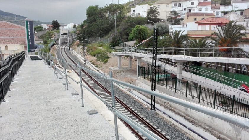 Ya Está Abierta La Pasarela Peatonal Que Se Eleva En La Estación De San Francisco.