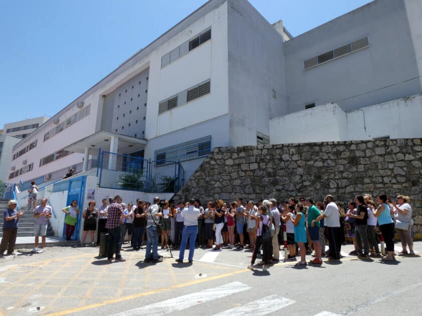 Un Momento De La Concentración A Las Puertas Del Colegio. Foto: Paco Castillo.