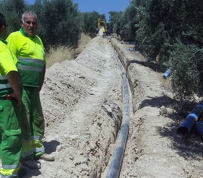 Trabajadores De Gemalsa En Plenas Tareas De Reparación De La Avería En La Fábrica.