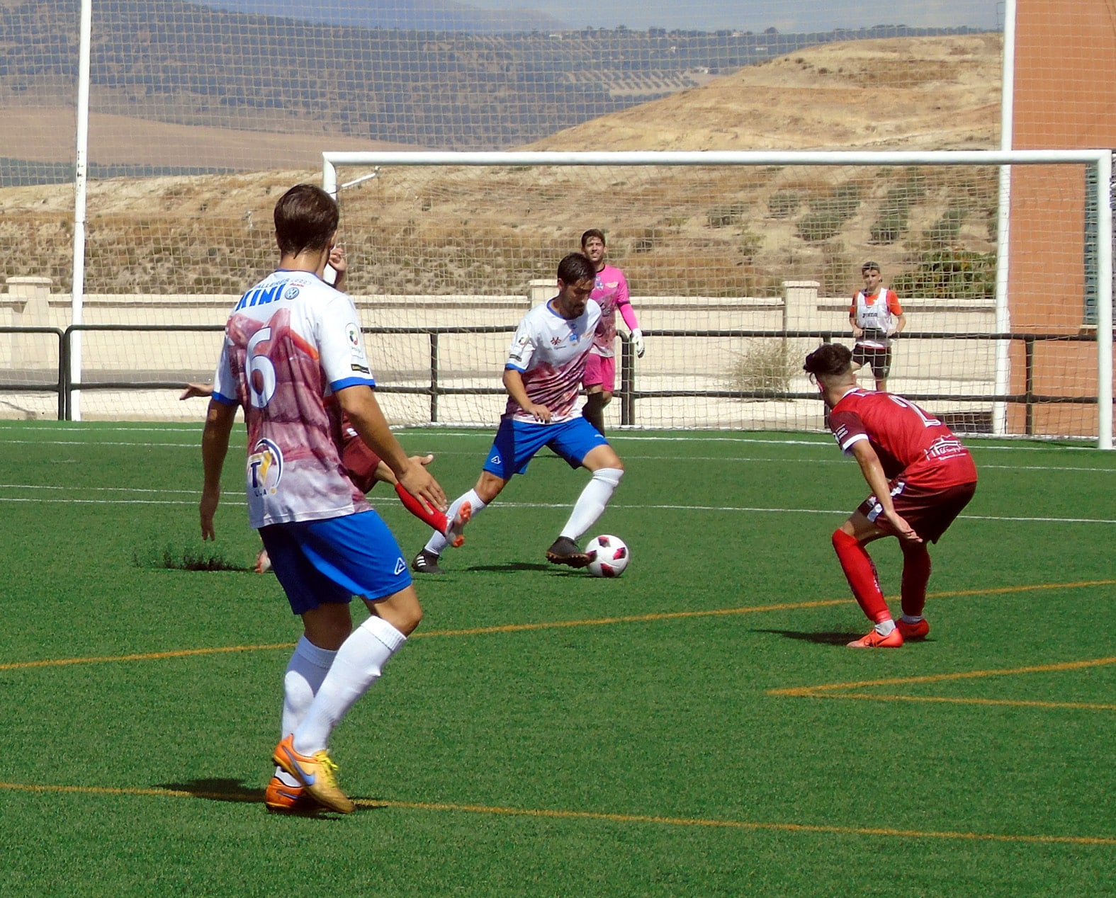 Una Acción Del Partido Del Pasado Domingo Entre El Loja Y El Rincón. Foto: Miguel JÁimez