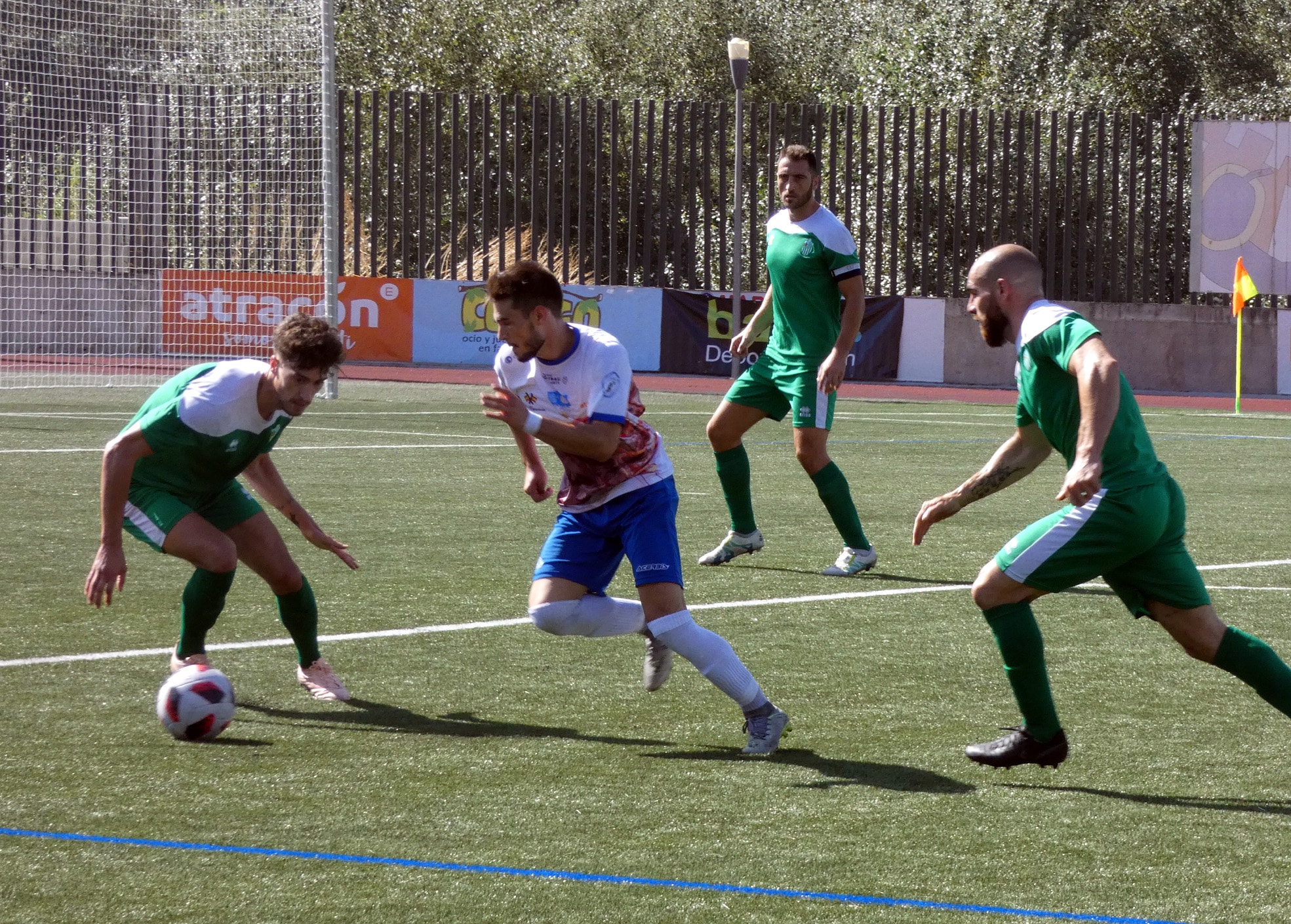 Funes Intenta Marcharse Con El Balón En El Partido Del Pasado Domingo Frente Al Atarfe