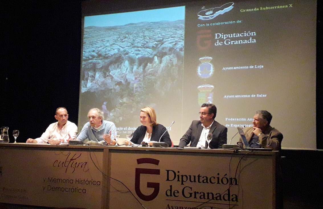 Autoridades Políticas Y Espeleólogos, Durante La Presentación Del Libro. Foto: El Corto