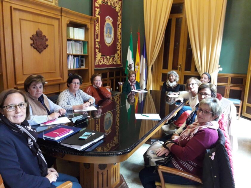 Momento De La Reunión Entre La Concejala Y Las Responsables De Las Cinco Asociaciones De Mujeres.