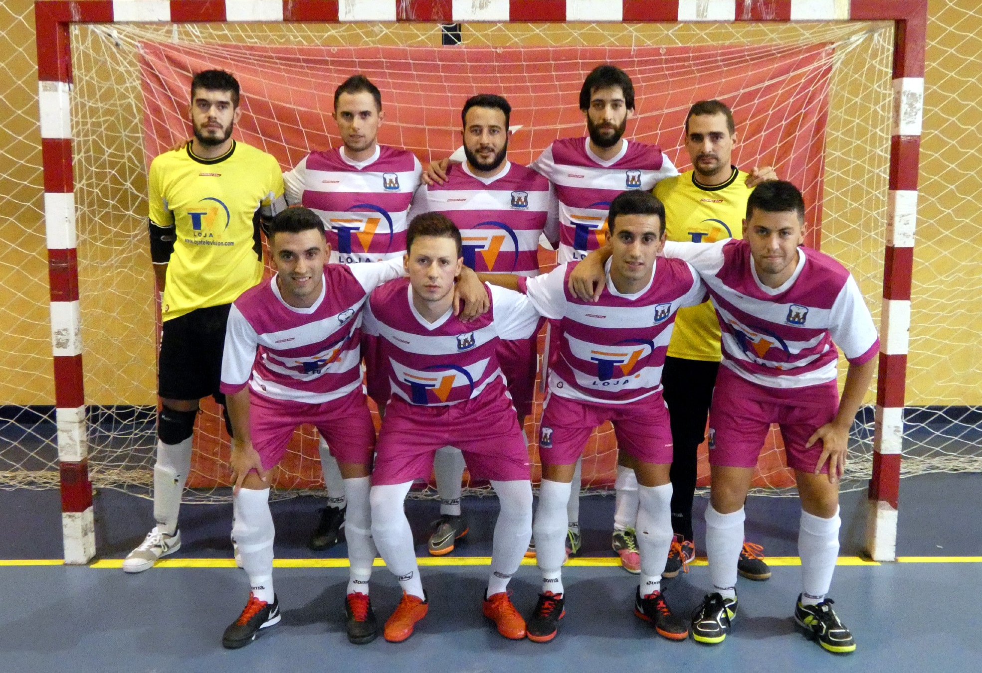 Los Jugadores Del Deportivo Loja Posan Antes De Comenzar El Partido. Foto. Miguel JÁimez