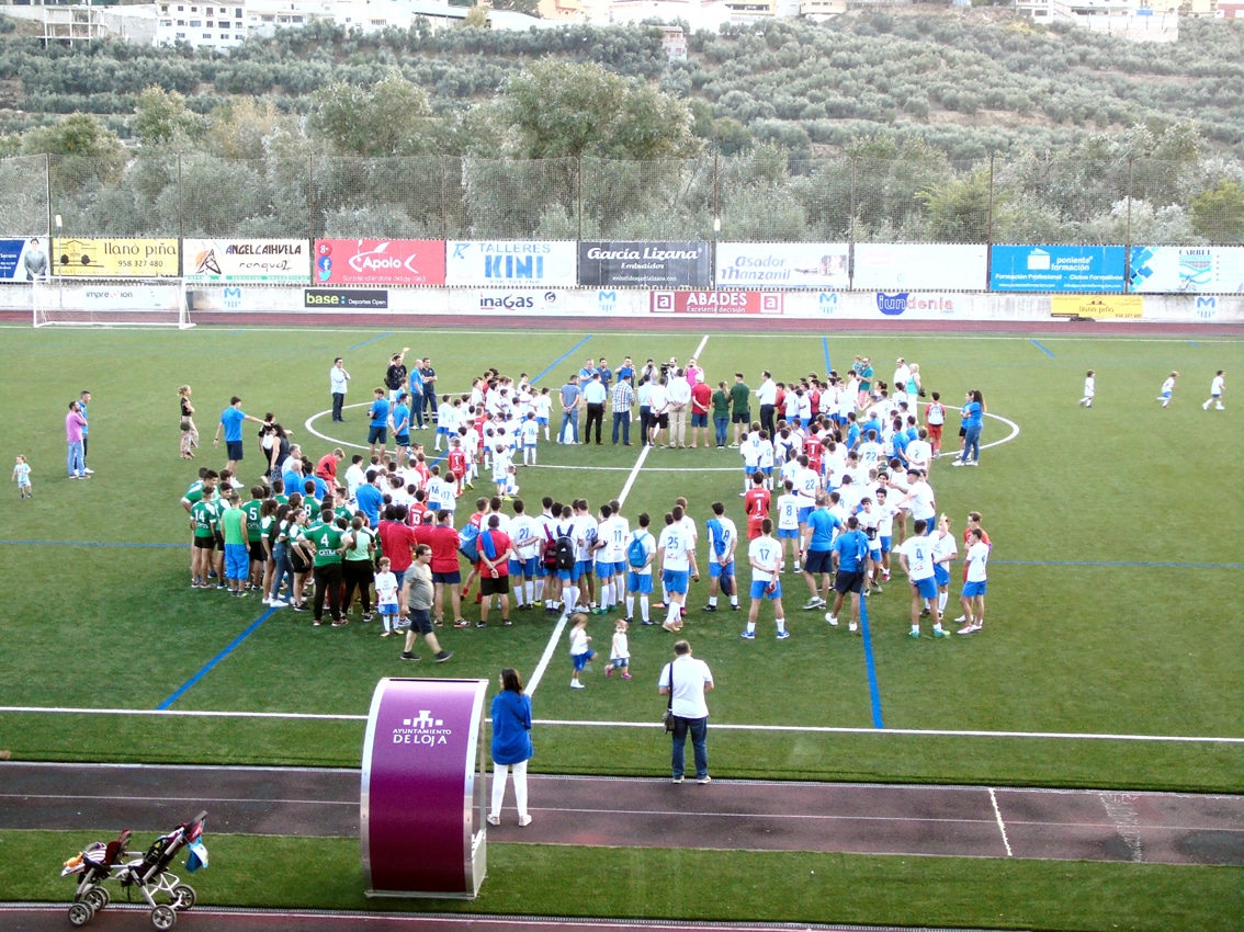 Centenares De Deportistas Se Congregaron En El Estreno Del Césped. Foto: Calma